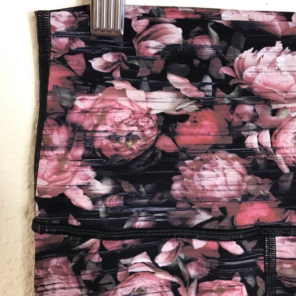 Lululemon peony floral wunder under leggings - Picture 2 of 4